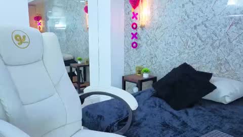 sarah online show from February 5, 12:21 pm