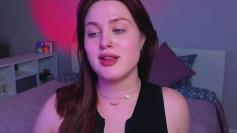 Snapshot of sarah_soul chatting on June 22, 3:25 am Sarah online show from June 22, 3:25 am