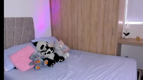 Snapshot of sarah_stone15 chatting on May 16, 5:45 pm Sarah online show from May 16, 5:45 pm