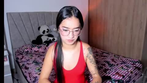 Snapshot of sarah_stone15 chatting on May 25, 11:55 pm Sarah online show from May 25, 11:55 pm