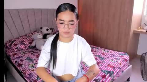 Snapshot of sarah_stone15 chatting on May 28, 9:56 pm Sarah online show from May 28, 9:56 pm