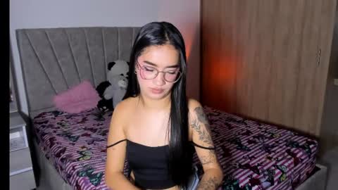 Snapshot of sarah_stone15 chatting on June 25, 12:32 am Sarah online show from June 25, 12:32 am