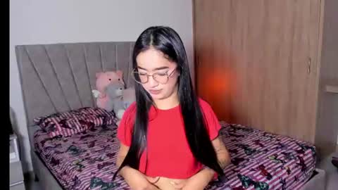 Snapshot of sarah_stone15 chatting on July 23, 11:13 pm Sarah online show from July 23, 11:13 pm
