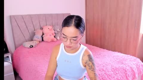 Snapshot of sarah_stone15 chatting on July 30, 4:17 pm Sarah online show from July 30, 4:17 pm