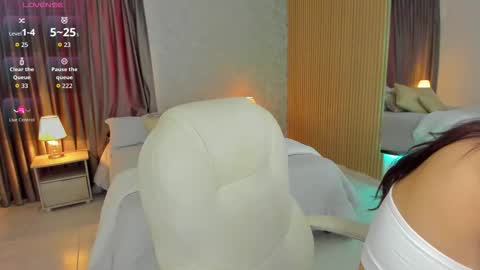 Sarah online show from November 19, 8:31 pm