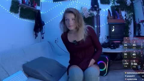 sarahdellisonn online show from November 27, 8:33 pm