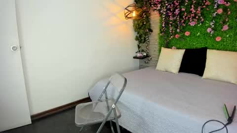 Sarah Deyvis online show from November 26, 3:02 pm