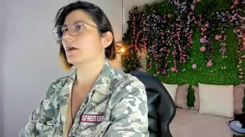 Sarah Deyvis online show from December 15, 10:52 am