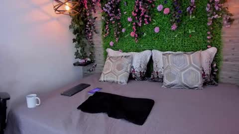 Sarah Deyvis online show from March 7, 5:21 pm