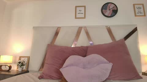 Snapshot of sarahevans__ chatting on December 11, 1:58 am Sarah Evans online show from December 11, 1:58 am