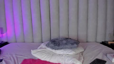 Snapshot of sarahevans__ chatting on January 16, 9:51 pm Sarah Evans online show from January 16, 9:51 pm