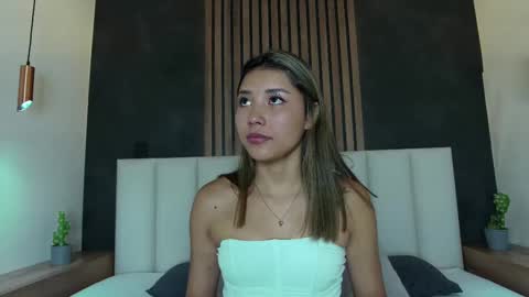 Snapshot of sarahevans__ chatting on February 24, 7:41 pm Sarah Evans online show from February 24, 7:41 pm