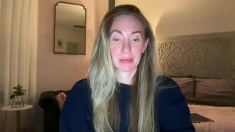 Snapshot of sarahgiroux86 chatting on June 6, 6:40 am Sarah online show from June 6, 6:40 am