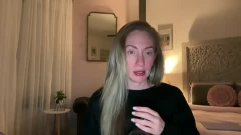 Snapshot of sarahgiroux86 chatting on June 22, 3:47 am Sarah online show from June 22, 3:47 am