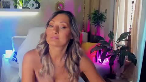 Divine Sarah NONUDE model online show from June 19, 11:47 am