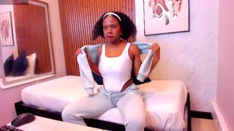 Snapshot of sarahi_pusey chatting on June 24, 12:04 pm Sarahi pusey online show from June 24, 12:04 pm