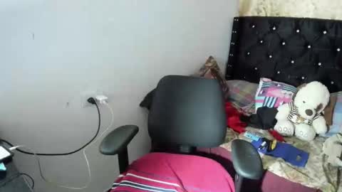 Snapshot of sarahlovexxv chatting on October 13, 6:13 am Sarah online show from October 13, 6:13 am