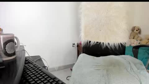 Snapshot of sarahlovexxv chatting on December 3, 6:39 pm Sarah online show from December 3, 6:39 pm