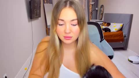 Sarah online show from February 1, 2:37 pm