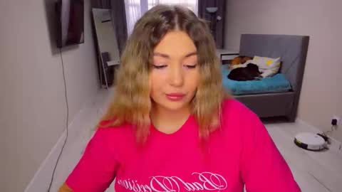 Sarah online show from February 11, 1:49 pm