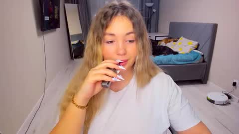 Sarah online show from February 12, 3:07 pm