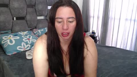 Snapshot of sarahott_1 chatting on May 3, 12:00 pm Lia online show from May 3, 12:00 pm