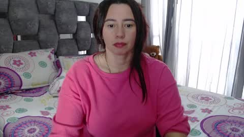 Snapshot of sarahott_1 chatting on May 19, 3:29 pm Lia online show from May 19, 3:29 pm