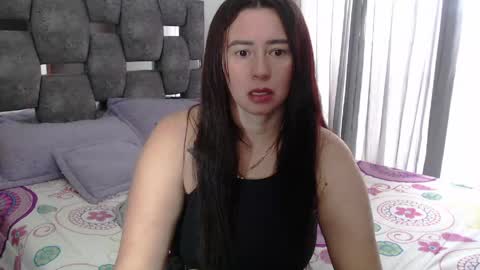 Snapshot of sarahott_1 chatting on May 25, 4:02 pm Lia online show from May 25, 4:02 pm
