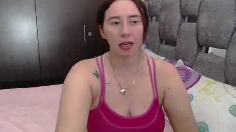 Snapshot of sarahott_1 chatting on June 9, 4:40 pm Lia online show from June 9, 4:40 pm