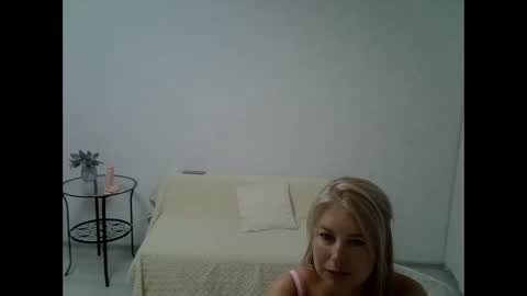 Snapshot of sarahphelps chatting on June 8, 10:32 pm sarahphelps online show from June 8, 10:32 pm