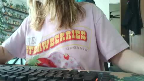 Snapshot of sarahpmummy chatting on May 31, 4:25 pm Sarah online show from May 31, 4:25 pm