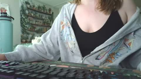 Snapshot of sarahpmummy chatting on June 16, 8:22 pm Sarah online show from June 16, 8:22 pm
