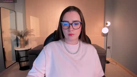 Sarah Rhodes online show from October 20, 11:32 am