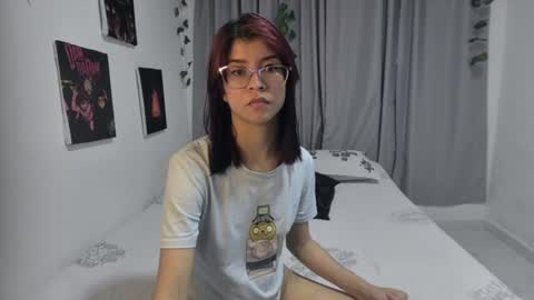 Snapshot of sarahsmitt chatting on June 17, 9:38 pm Sarah online show from June 17, 9:38 pm