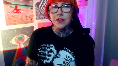 Snapshot of saraht666 chatting on October 4, 5:16 am Sarah T online show from October 4, 5:16 am