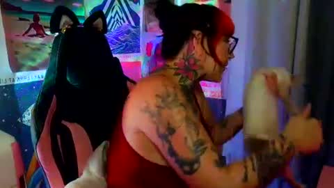 Snapshot of saraht666 chatting on October 19, 7:20 am Sarah T online show from October 19, 7:20 am