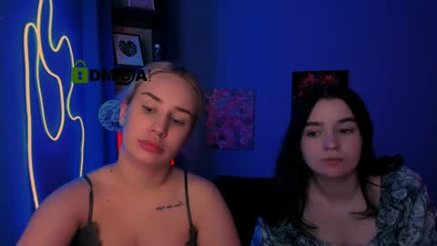 sarahwelddy online show from April 26, 7:22 pm