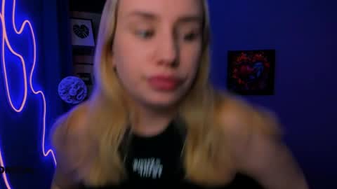 sarahwelddy online show from May 7, 7:30 pm