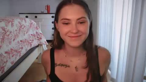 SarahxOliver online show from August 7, 3:36 pm