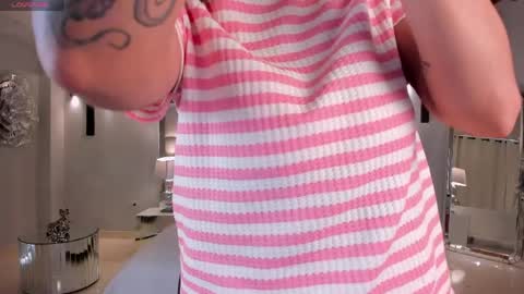 Sarah  independent model online show from May 31, 5:31 pm