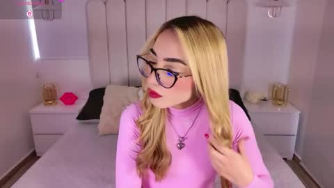 Sara jones   online show from April 23, 12:04 pm