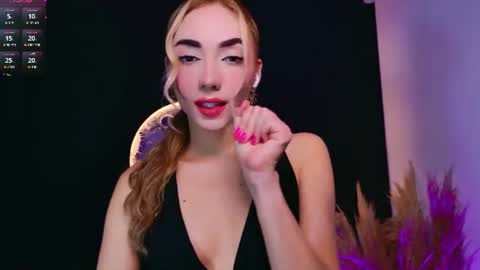 Snapshot of sarajonesxxx chatting on June 13, 12:41 am Sara jones online show from June 13, 12:41 am