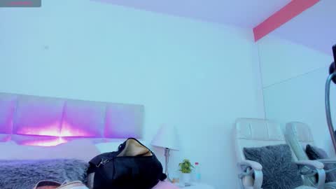 Sara Jonnes online show from December 15, 12:42 pm