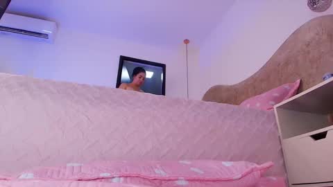 Sara  online show from November 8, 12:05 pm