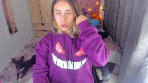 sara  online show from December 17, 3:50 am