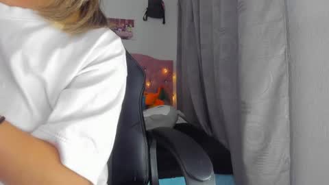 sara  online show from January 10, 2:57 am