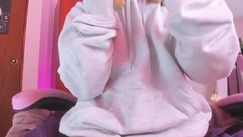 sara  online show from February 11, 9:56 pm