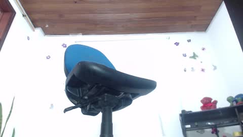 Saraloves online show from January 8, 12:15 pm