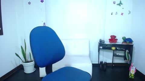 Saraloves online show from January 14, 12:03 pm