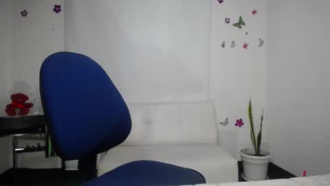 Saraloves online show from February 20, 11:09 am